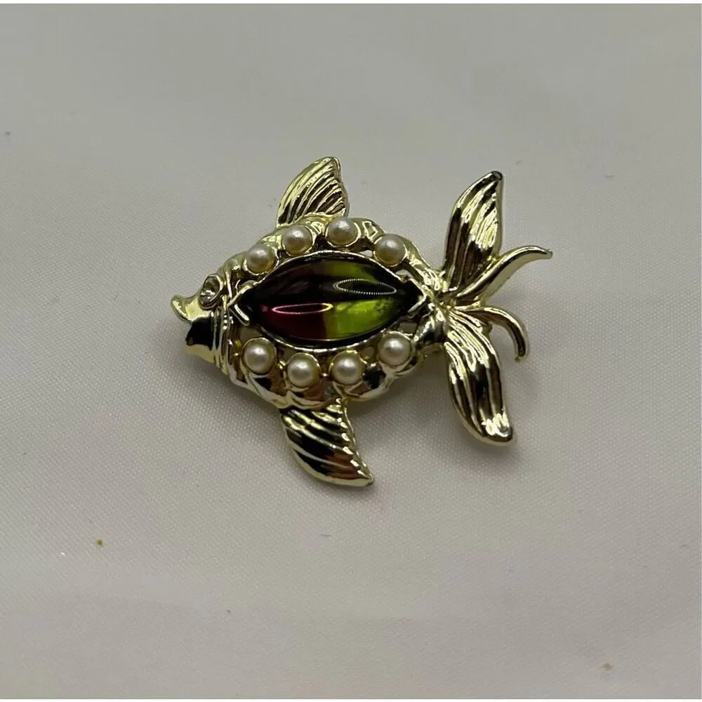 Lot of Four Vintage Goldtone Brooches